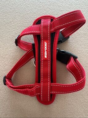 EzyDog Chest Plate Harness Red Black Buckles Reflective Stitching M